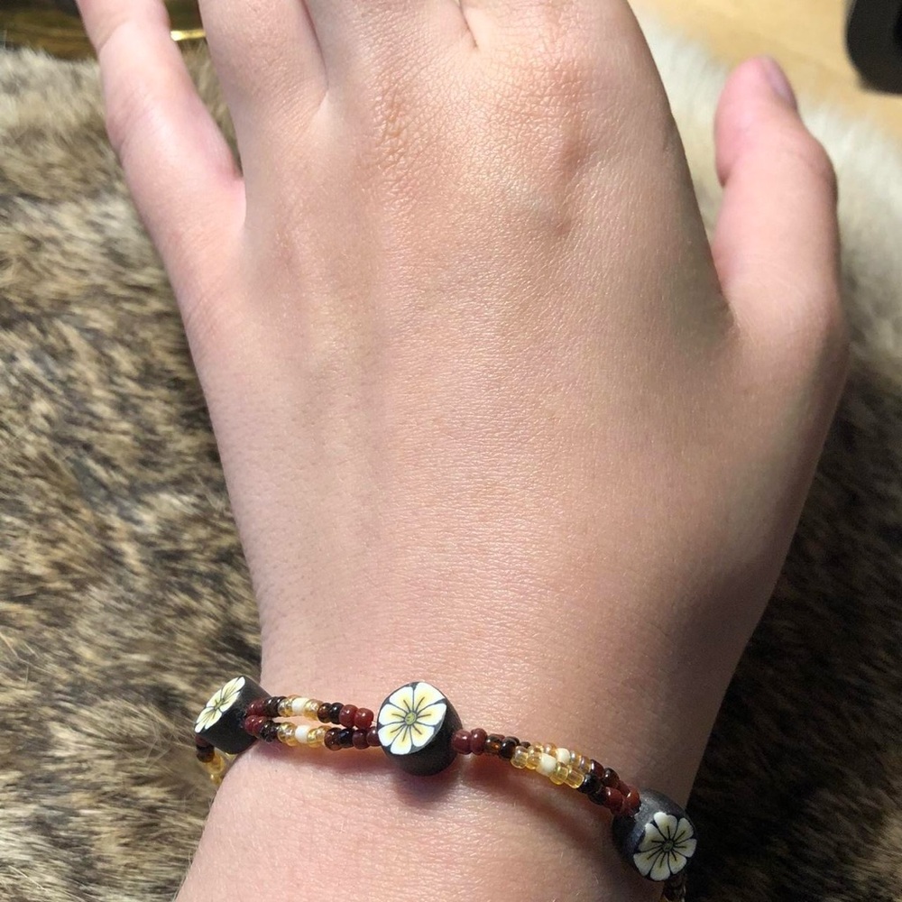 Clay flower beaded bracelet - Picture 3 of 3